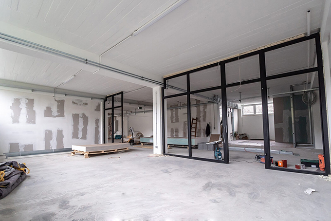 漕河涇寶石園辦公室裝修手機拍攝現(xiàn)場