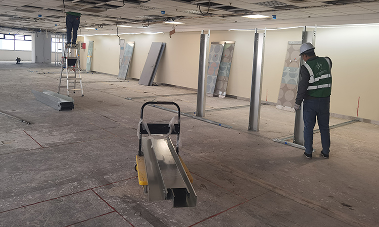 長寧世貿(mào)商城辦公室裝修施工現(xiàn)場5