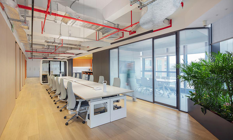 現代風木地板辦公室