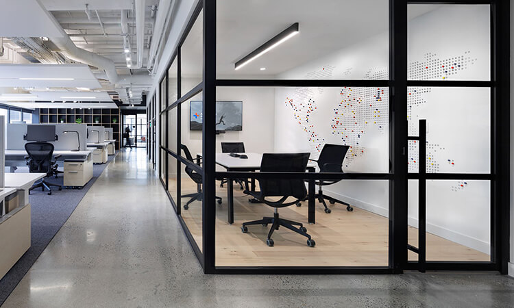 辦公室棕色玻璃隔斷間