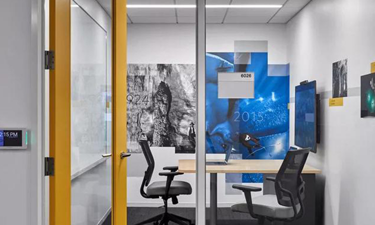 上海辦公室裝修厚玻璃裝飾門(mén)安裝